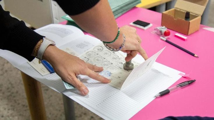 Comunali, in Campania 399 aspiranti sindaci per 168 città al voto: urne aperte dalle 15