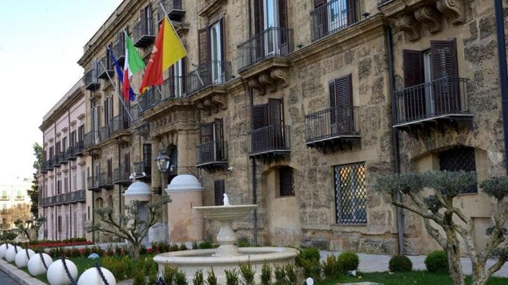Raffica di promozioni alla Sas, 650 mila euro a un ex manager