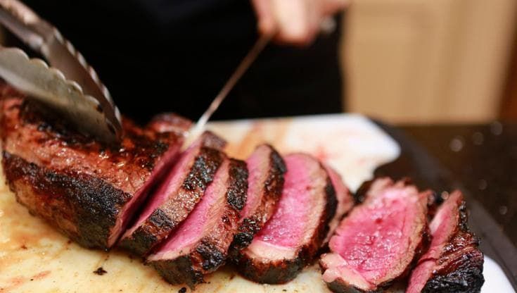 Carne rossa, infiamma l’intestino e fa venire la colite