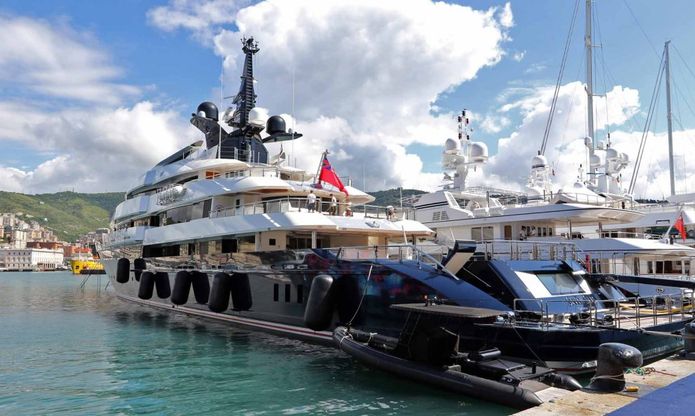 "Seven Seas", il super yacht di Spielberg saluta Genova