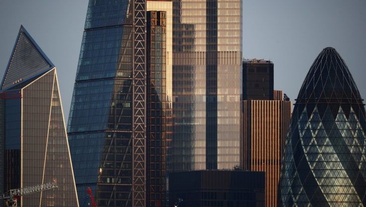 Londra, yoga e pasti gratis per incentivare i dipendenti a tornare in ufficio