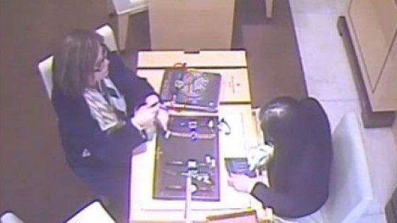 Milano, nuovi guai per la 'maga' dei furti in gioielleria: 4 i colpi nei lussuosi negozi del centro