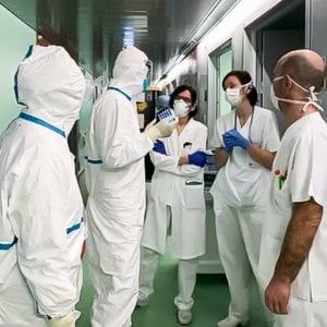 Coronavirus, i medici: pubblicità di studi legali che speculano sui malati. Il presidente della Fnomceo scrive all'associazione forense