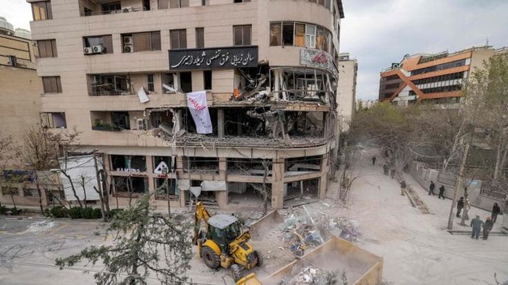 Raid sulla tv Al Araby e su impianti energetici, Teheran al buio