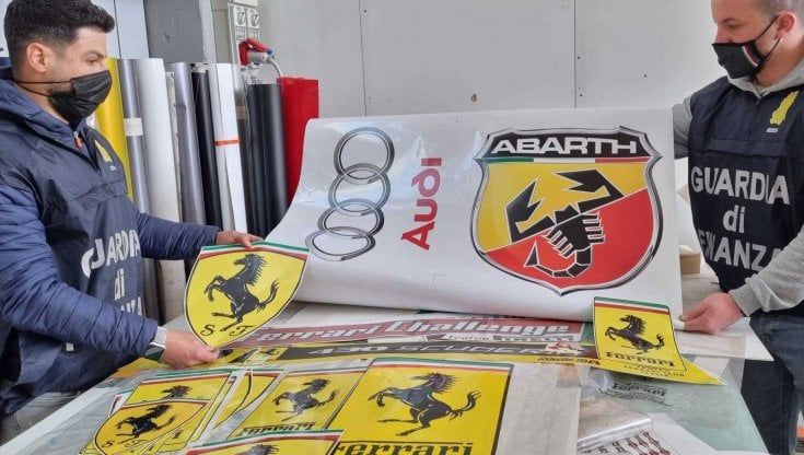 Torino, sequestrati 400 mila ricambi auto taroccati: la rete era operativa in tutta Italia