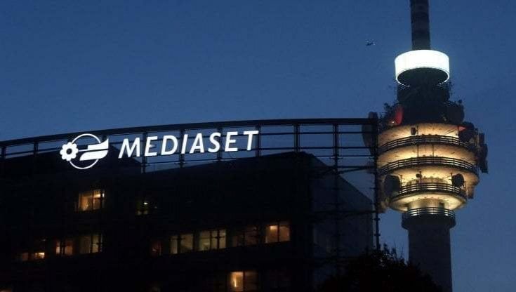 M6, l’alleanza inedita tra Niel e Berlusconi rilancia il risiko delle tv