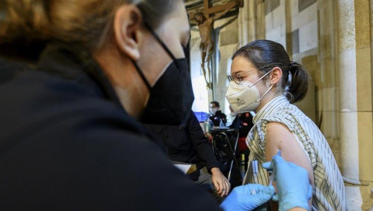 Covid, l'Austria sospende l'obbligo vaccinale