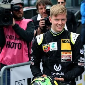 Incidente a Schumacher jr: frattura alla mano destra
