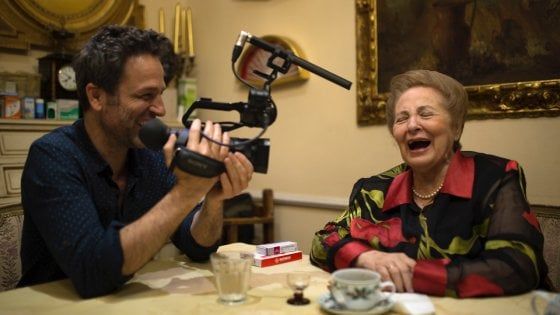'Sei figli, una scimmia e un castello', cosa si vuole di più? La storia di un'ottantenne per raccontare la Spagna