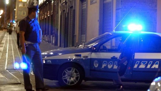 Foto hard, ricatta la minorenne: denunciato a 18 anni