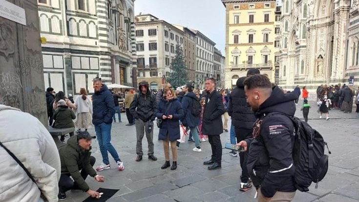 Firenze, la truffa delle tre carte nelle vie del centro, a Ponte Vecchio multate cinque persone