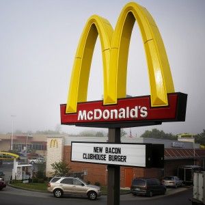 Gi&ugrave; i profitti McDonald's, pesa lo scandalo alimentare in Cina