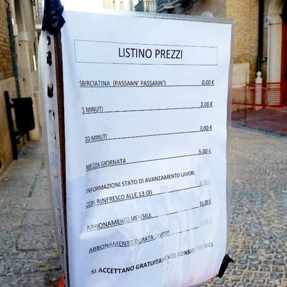 "Mezza giornata 5 euro": nei cantieri pugliesi spunta il tariffario per gli umarell