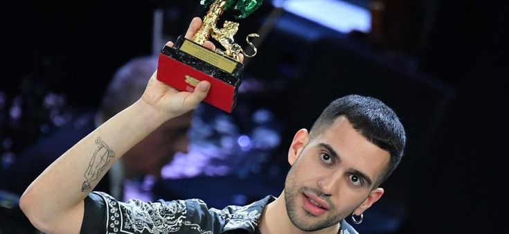 "E se Mahmood rinuncia all'Eurovision?". Sui social i fan in allarme per le parole del vincitore di Sanremo