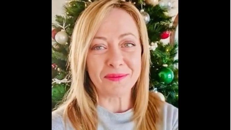 Gli auguri di Meloni per un "2023 di orgoglio e di ottimismo". Appello agli italiani: "Risolleveremo l'Italia: siate con noi"