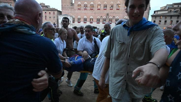 Palio di Siena, notte in osservazione per Tittia e condizioni “in miglioramento”