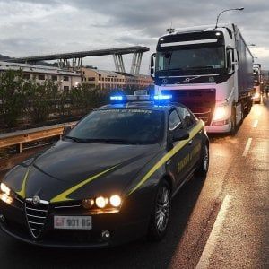 Brindisi, tre migranti in asfissia nella cella frigo di un tir dalla Grecia: uno è grave