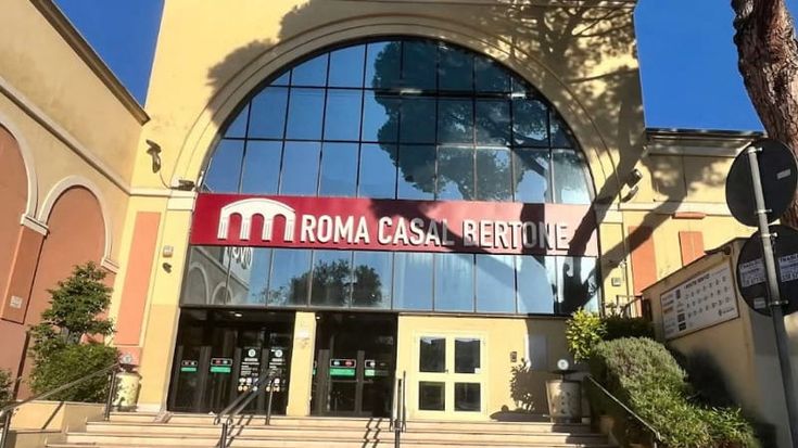 Pistola in pugno e volti coperti: rapina alla gioielleria Bluespirit di Casal Bertone