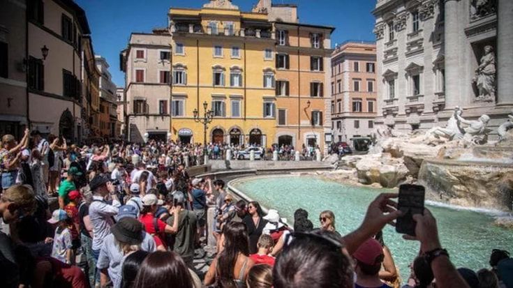 Il turismo in Italia cresce ma a due velocità: la metà delle presenze si concentra in 10 province