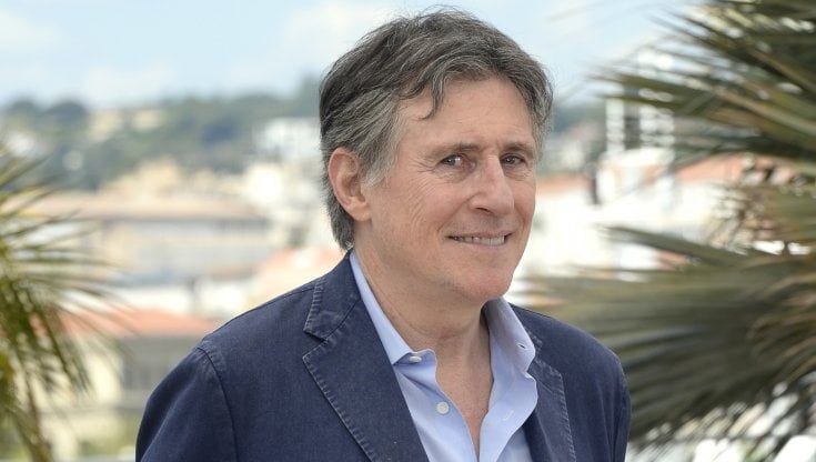Gabriel Byrne, 70 anni in una biografia: "Il mio sogno era fare lo scrittore"