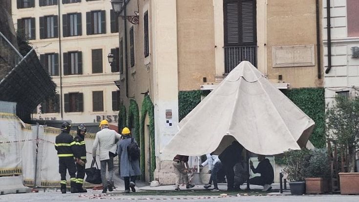 Gli sfollati della Torre dei Conti tornano a casa per un giorno