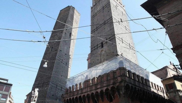 Gli appuntamenti di giovedì 4 febbraio a Bologna e online: si torna in cima all'Asinelli