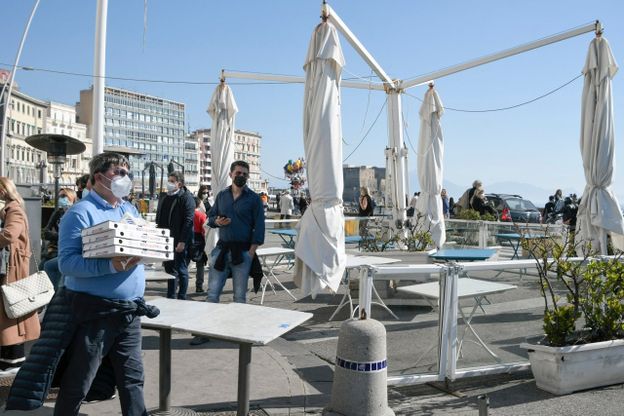 Napoli: migliaia sul lungomare, controlli rafforzati