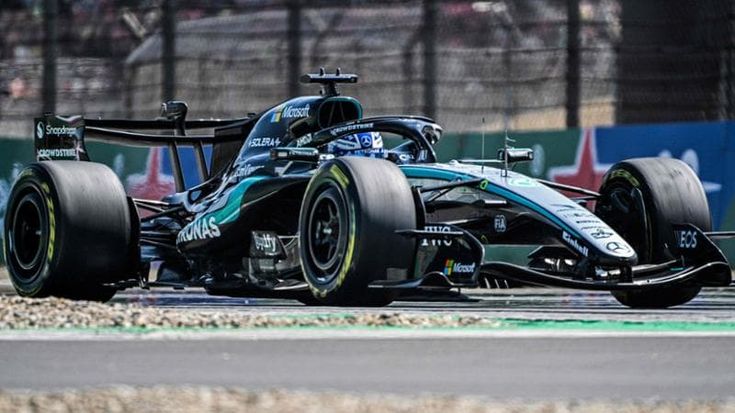 Pole italiana in Cina: Antonelli è il più giovane di sempre. Ferrari in 2ª fila. A Russell la Sprint