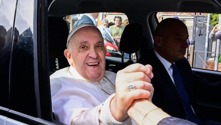 La forza di papa Francesco di mostrare il suo corpo e la sua malattia