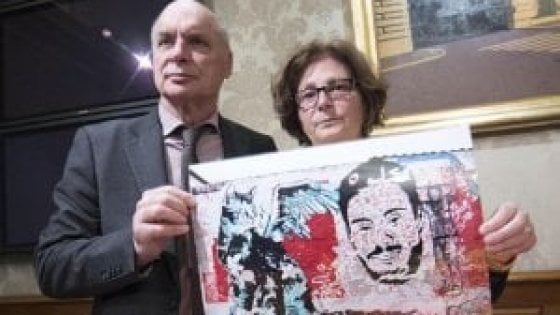 Regeni: da Egitto nuovi atti a pm Roma. Ambasciatore torna al Cairo ed è polemica. Famiglia indignata: "Resa incondizionata"
