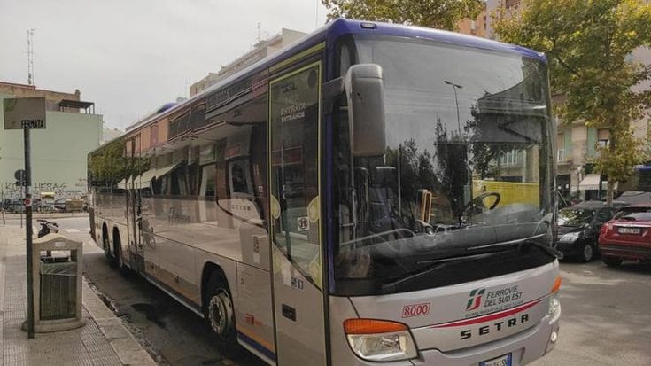 Trasporti, i bus Fse aumentano le corse per gli studenti dopo le proteste dei genitori