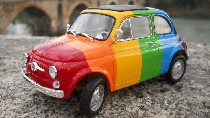 Vuoi rivendere l'auto? Ecco quanto conta il colore