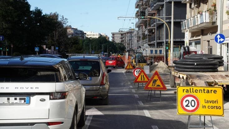 Bari, la vita difficile nella città dei 100 cantieri: “Ogni giorno per noi è una corsa a ostacoli”