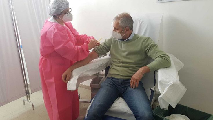 Gianrico Carofiglio volontario ReiThera: "Io vaccinato e contento, sono pieno di anticorpi. Lo rifarei domani"