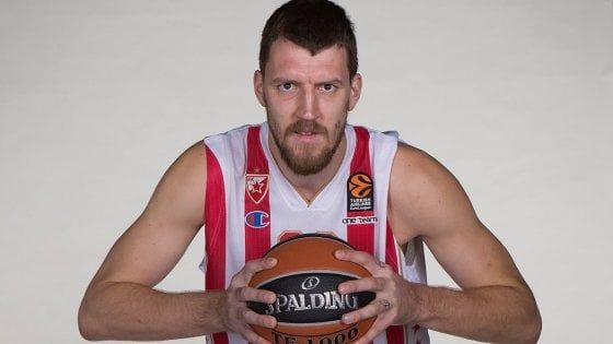 Basket, incidente stradale: in gravi condizioni serbo Kuzmic