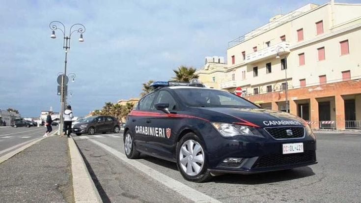 Ostia, accoltellato per rubargli il monopattino: 30enne ferito al volto e all’addome