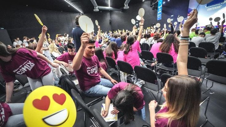 “Alziamo gli occhi dallo smartphone”, la parola dà spettacolo ai Comix Games