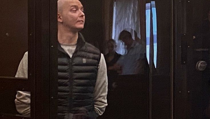 Russia, a morte la libertà di stampa: 22 anni di carcere per il giornalista Ivan Safronov e revocata la licenza a Novaja Gazeta