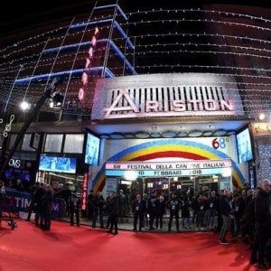 Comicità, musica e un omaggio a Morricone, la stagione dell'Ariston