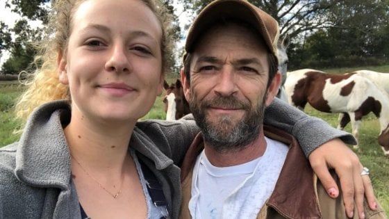 La figlia di Luke Perry dopo la morte del padre: "Nessuno ti insegna a gestire momenti del genere"