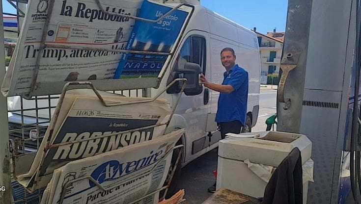 Quarto, il benzinaio che vende giornali a chi fa carburante