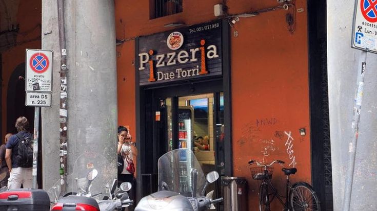 Le mani della camorra sui locali di Bologna: arrestato un imprenditore, 15 indagati, sequestrati beni per 2 milioni e la pizzeria Due Torri