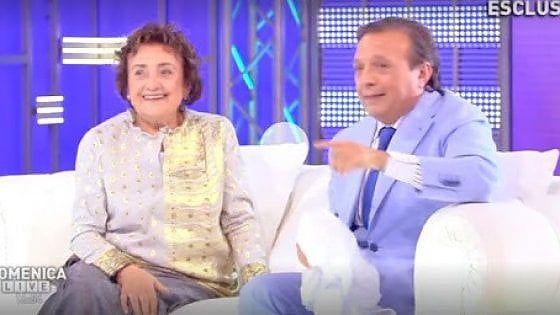 Torino, l'ultimo dolore di Chiambretti: niente funerale per la mamma morta di coronavirus