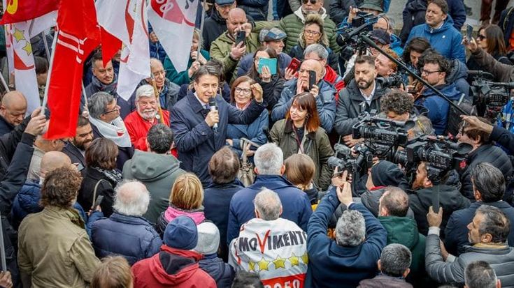 I tormenti M5S su Torino: si studia la corsa solitaria e in città arriva Conte
