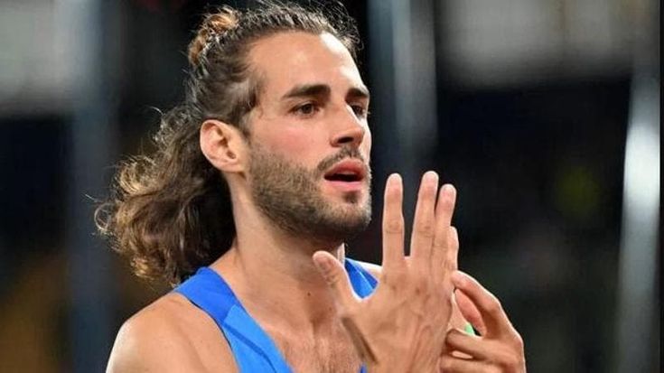 Tamberi, Europei di Roma in dubbio per un dolore al ginocchio: “Salto il meeting di Ostrava, non voglio rischiare. Nella mia testa solo le Olimpiadi”