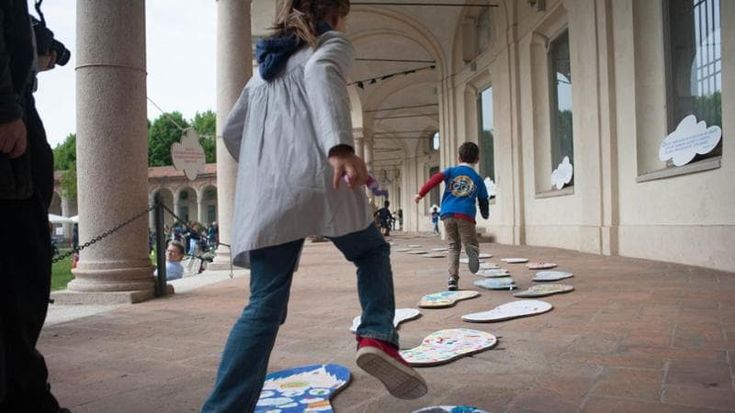 A scuola senza auto, 15mila studenti milanesi per il concorso “Siamo nati per camminare”