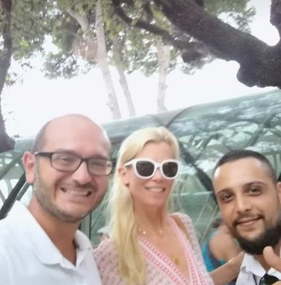 Claudia Schiffer spegne 48 candeline sul mega yacht nel porto di Castellammare