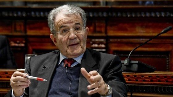 Pd, Calenda: "In lista esponenti Mdp? Almeno dicano no a intesa con 5S". Prodi promuove Zingaretti: "O uniti o si perde"