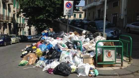 Rifiuti in viaggio nell'estate del caos: il Sud li esporta, il Nord ci guadagna