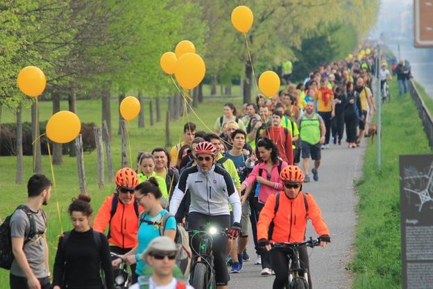 Fenomeno Forrest Gump per camminata social: "2mila iscritti, 8mila in strada alla Milano-Pavia"